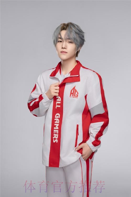 成都AG超玩会定妆照：心怀荣耀，勇往直前！望他们再续传奇