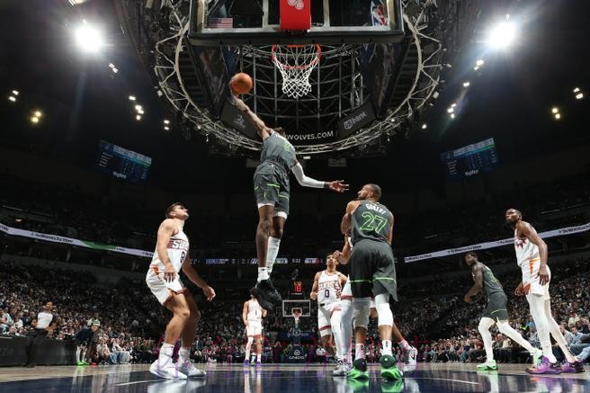 米奇:森林狼非常顽强,在落后或者关键时刻他们总能爆发 米奇:森林狼非常顽强,在落后或者关键时刻他们总能爆发